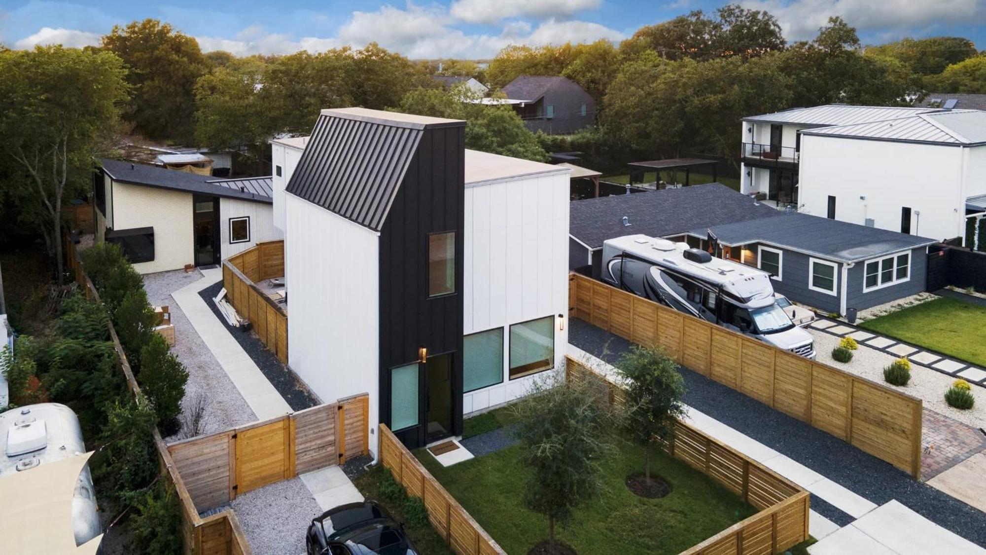 Melody By Avantstay Peloton Included Sleek Home Austin Exterior photo